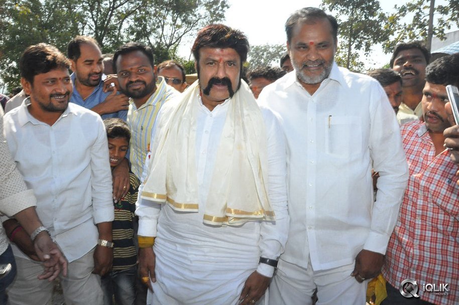 Gautamiputra-Satakarni-Team-at-Karimnagar